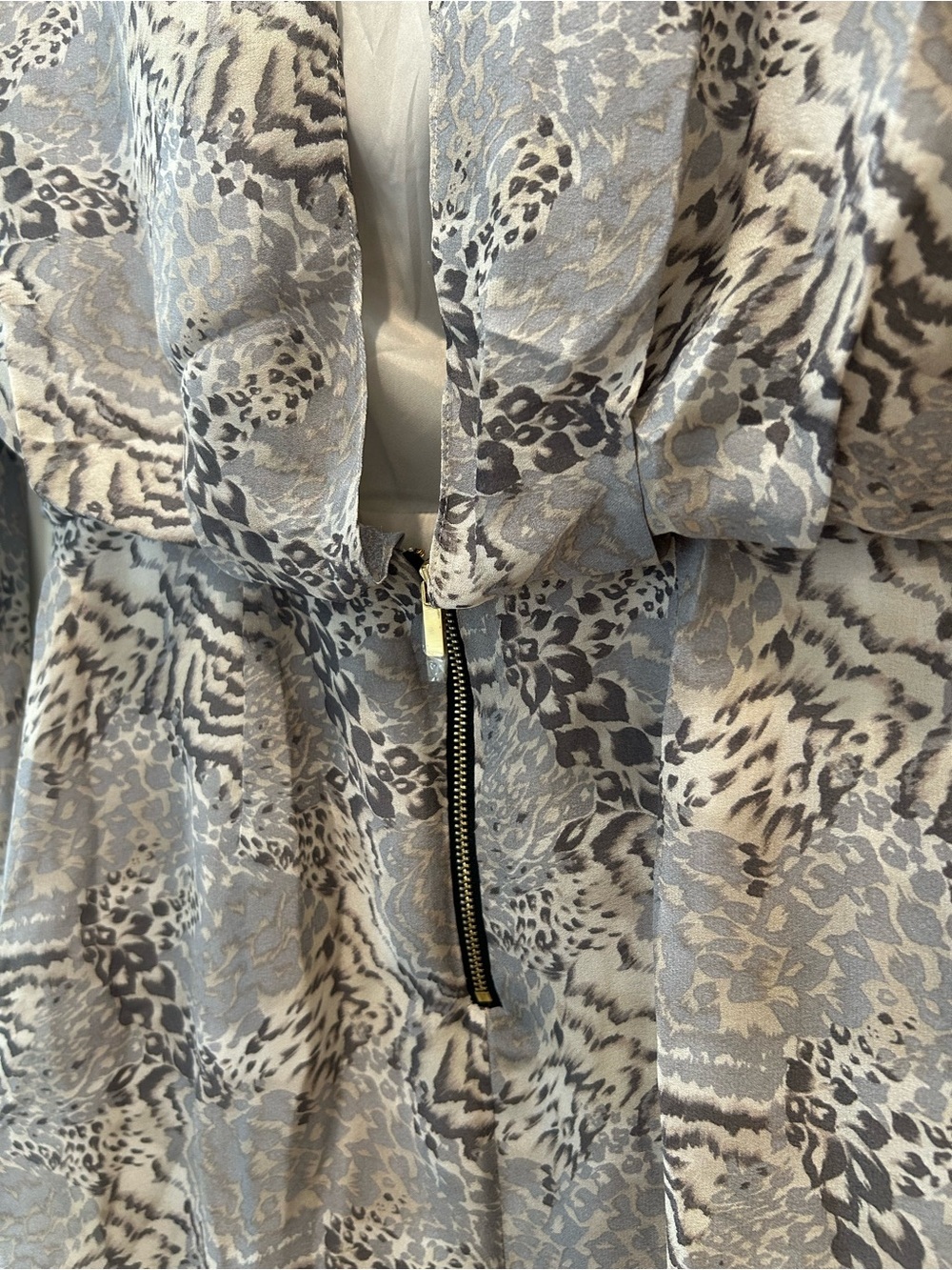 Elizabeth and James Animal Print Draped Long Sleeve Mini Dress Size 4 - Picture 8 of 16